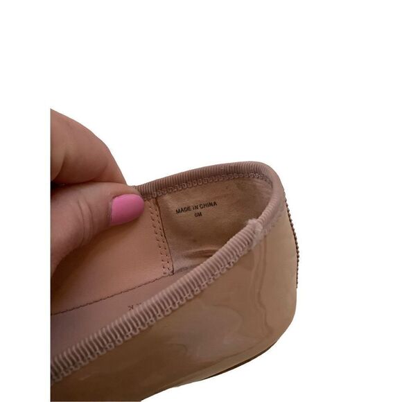 Kate Spade Slip on patent leather bow flats tan with medallion size 6M - Picture 4 of 7